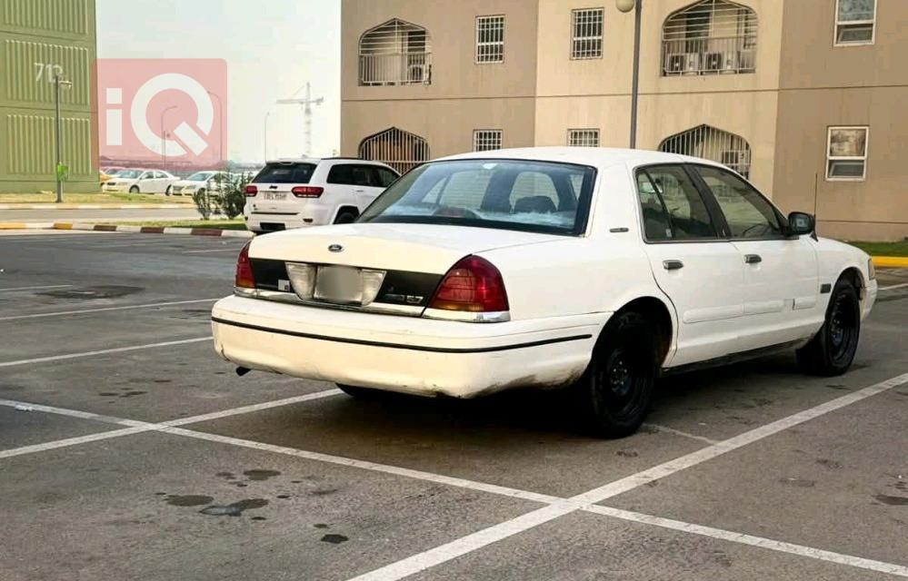 فورد كراون فيكتوريا